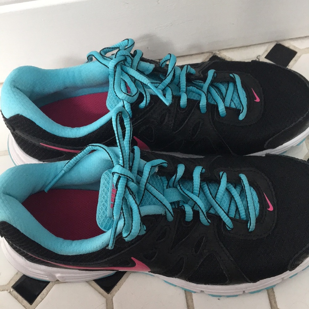 Nike size 6 women sneakers